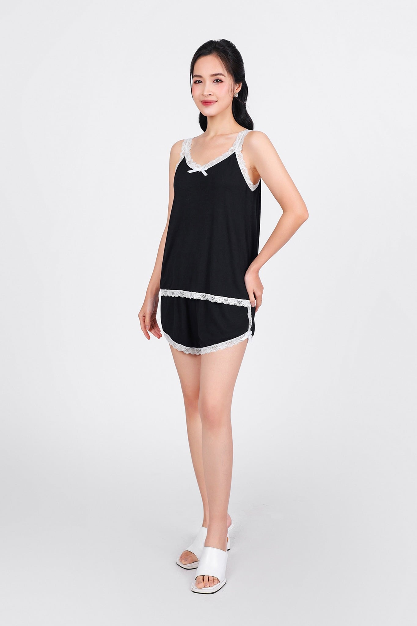 BNG051 - Bộ ngủ cao cấp vải len dáng suông ngực đính nơ viền ren tạo kiểu - PANTIO