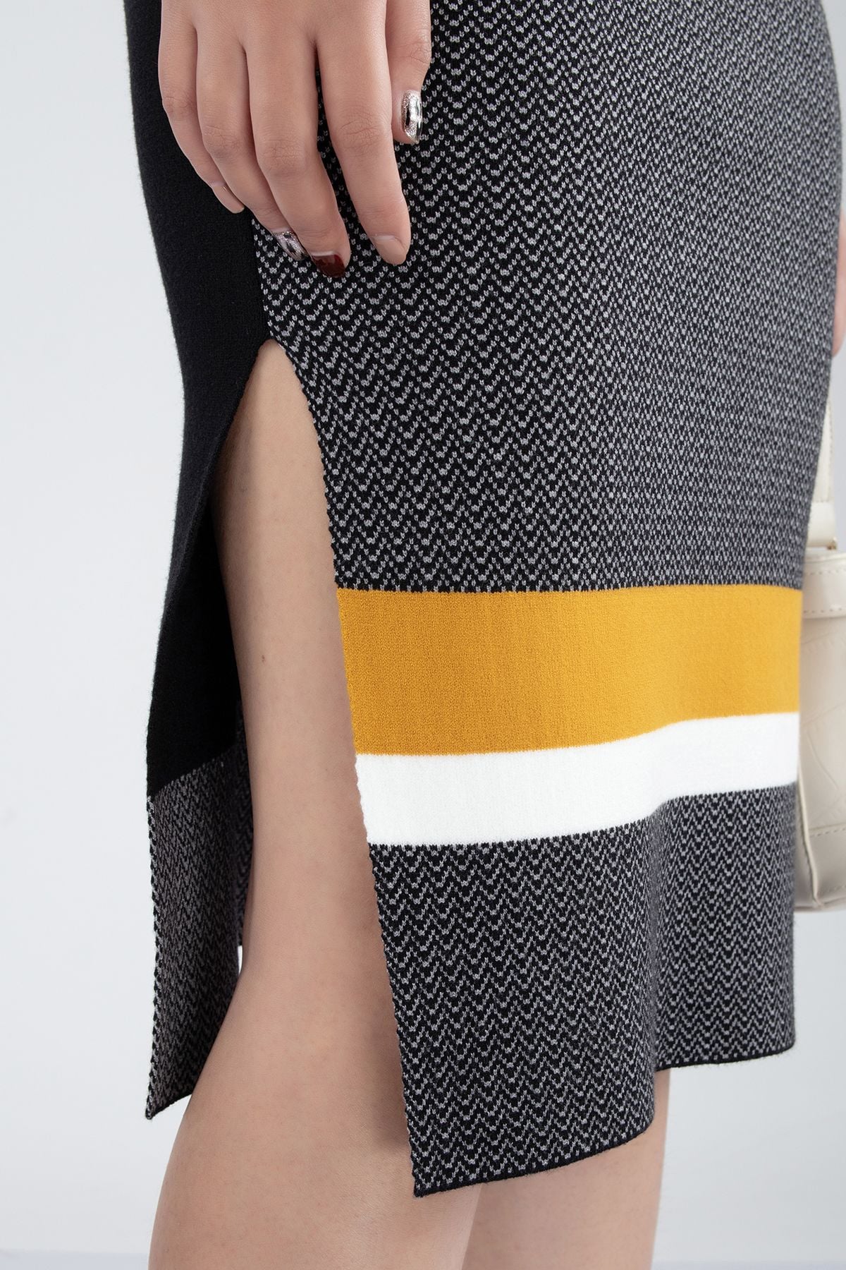 BJO210 - Chân váy len dáng ôm xẻ tà - PANTIO