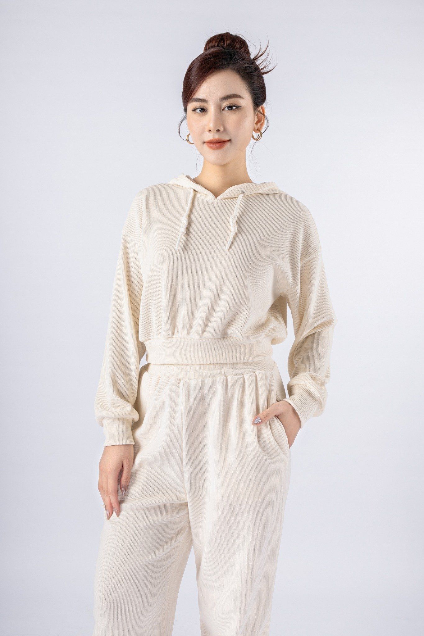 BTT9006 - Bộ thể thao vải len dáng bom áo phối mũ dây tết tạo kiểu quần cạp chun bo gấu - PANTIO