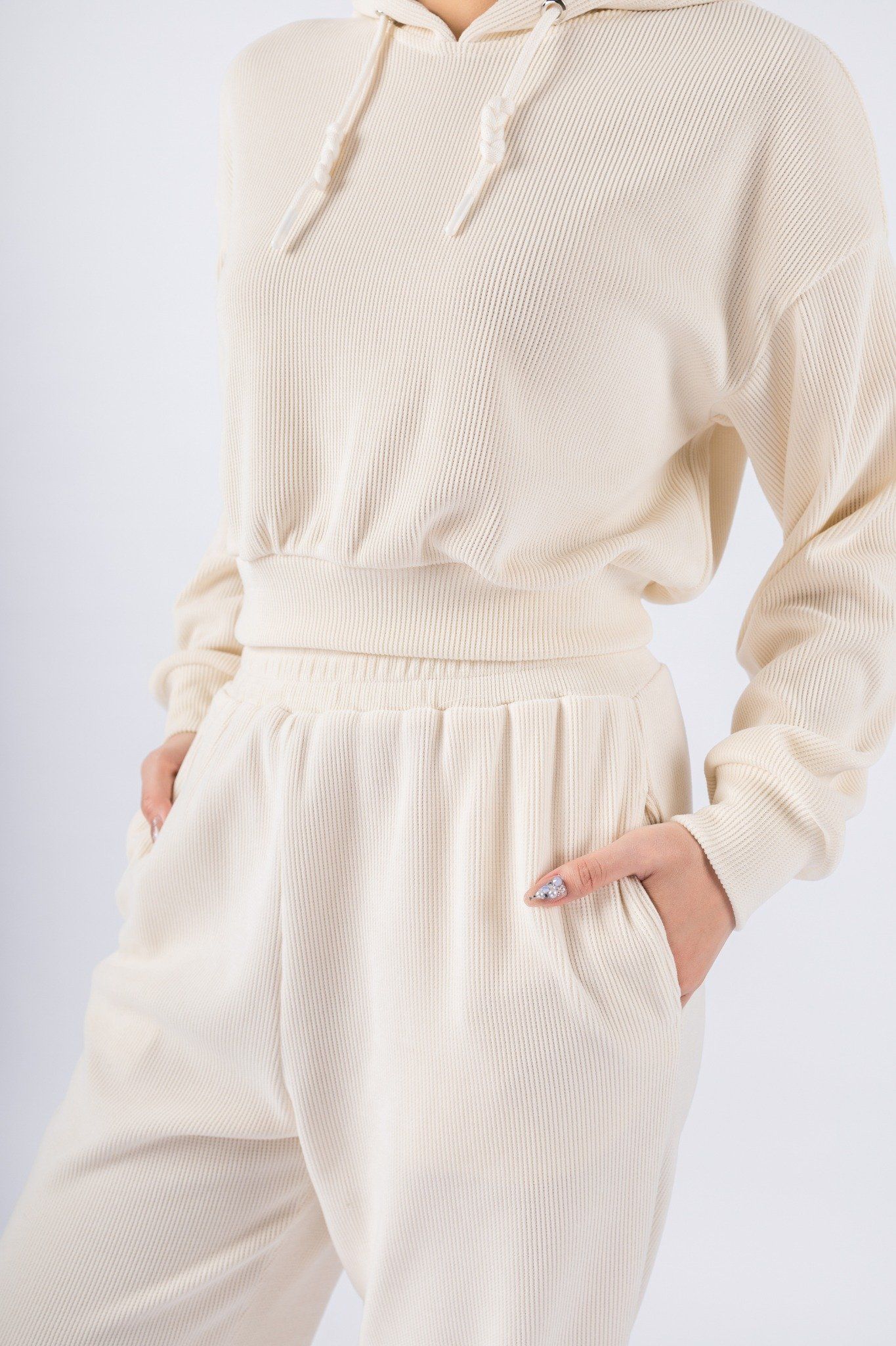 BTT9006 - Bộ thể thao vải len dáng bom áo phối mũ dây tết tạo kiểu quần cạp chun bo gấu - PANTIO