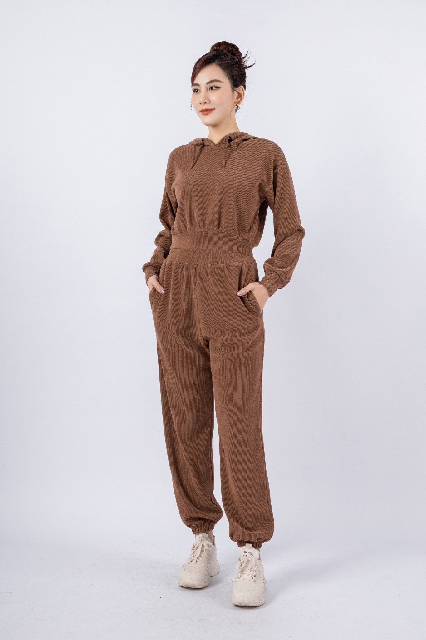 BTT9006 - Bộ thể thao vải len dáng bom áo phối mũ dây tết tạo kiểu quần cạp chun bo gấu - PANTIO