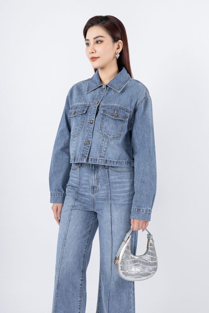 BVO169 - Áo khoác jean vải denim dáng croptop cổ đức phối túi ngực trang trí - PANTIO