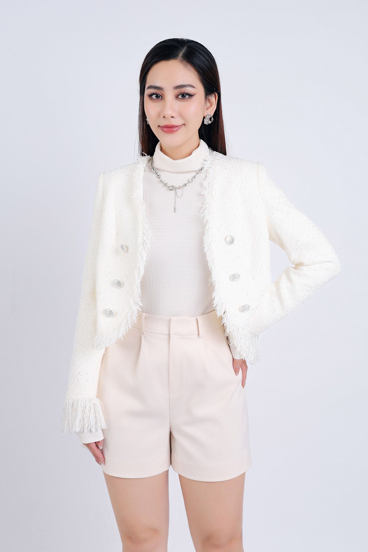 FAD9518 - Áo khoác vải dạ Tweed dáng lửng gấu áo phối tua rua tạo kiểu thân áo đính khuy trang trí - PANTIO
