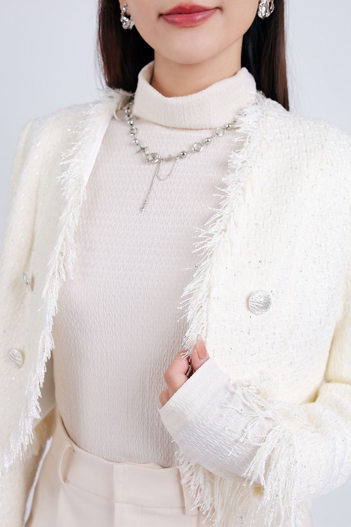 FAD9518 - tylekeo8888 vải dạ Tweed dáng lửng gấu áo phối tua rua tạo kiểu thân áo đính khuy trang trí - tỷ lệ kèo 8899