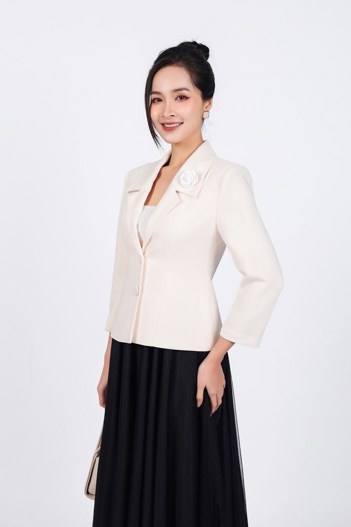 FAD9519 - Áo vest công sở vải thô dày dáng ôm cổ hai ve kèm hoa cài trang trí - PANTIO