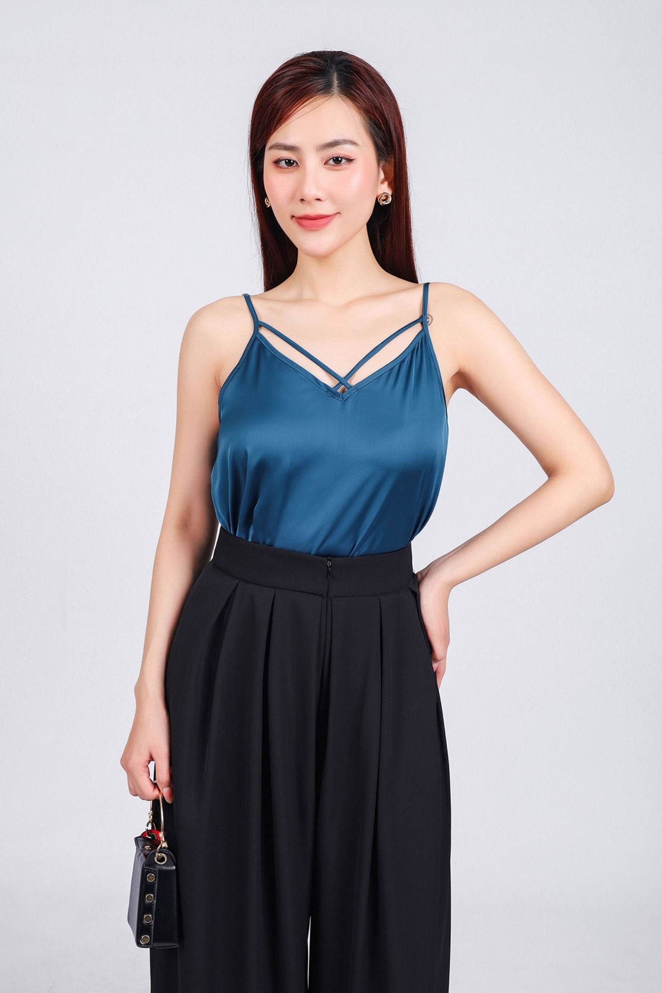 FAI3045 - Áo hai dây vải lụa bóng cao cấp dáng suông cổ phối dây chéo tạo kiểu - PANTIO