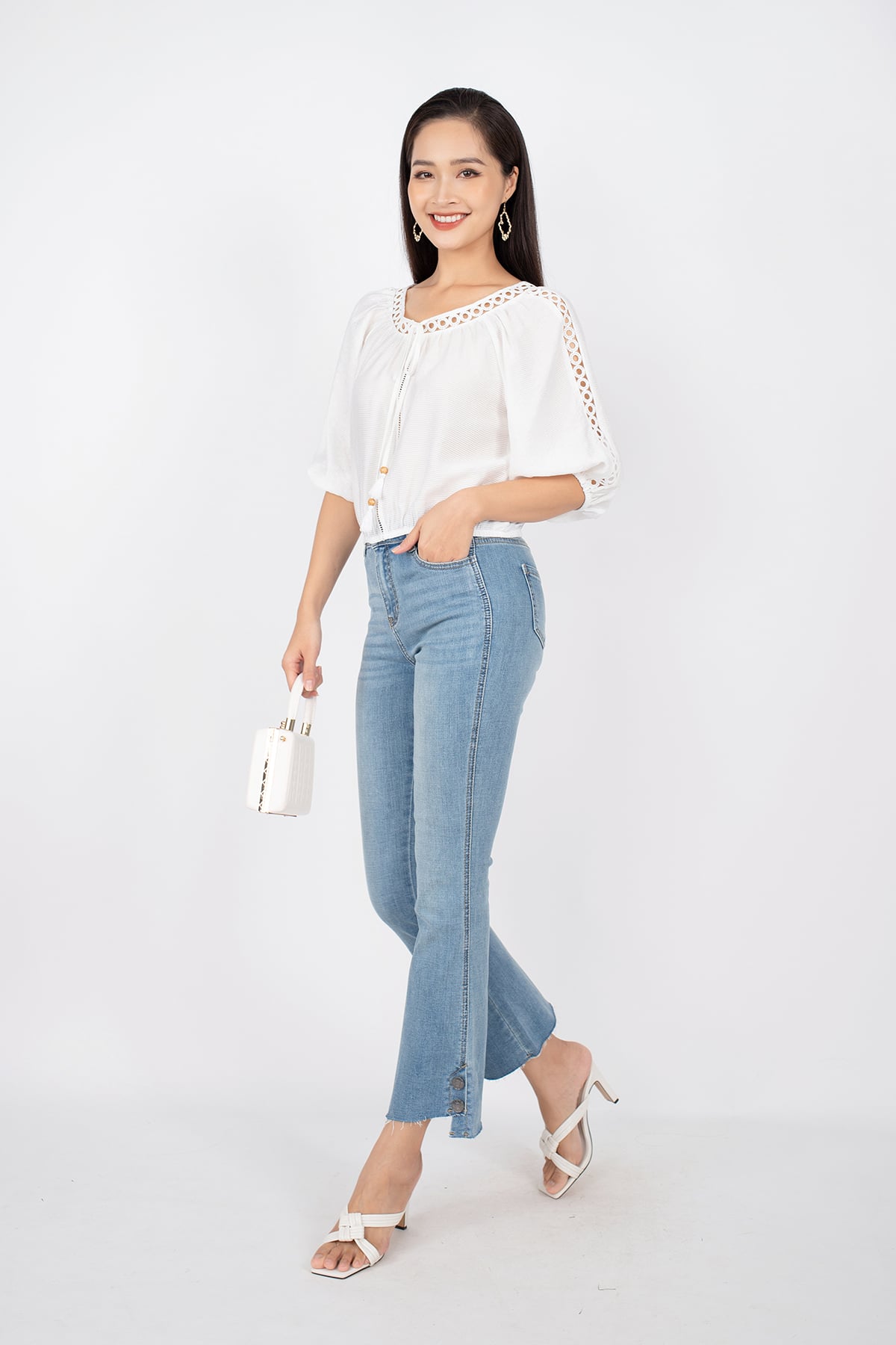 FAK31216 - Áo kiểu dạo phố vải thô dáng suông gấu bo chun cổ thuyền pha ren buộc nơ - tỷ lệ kèo 8899