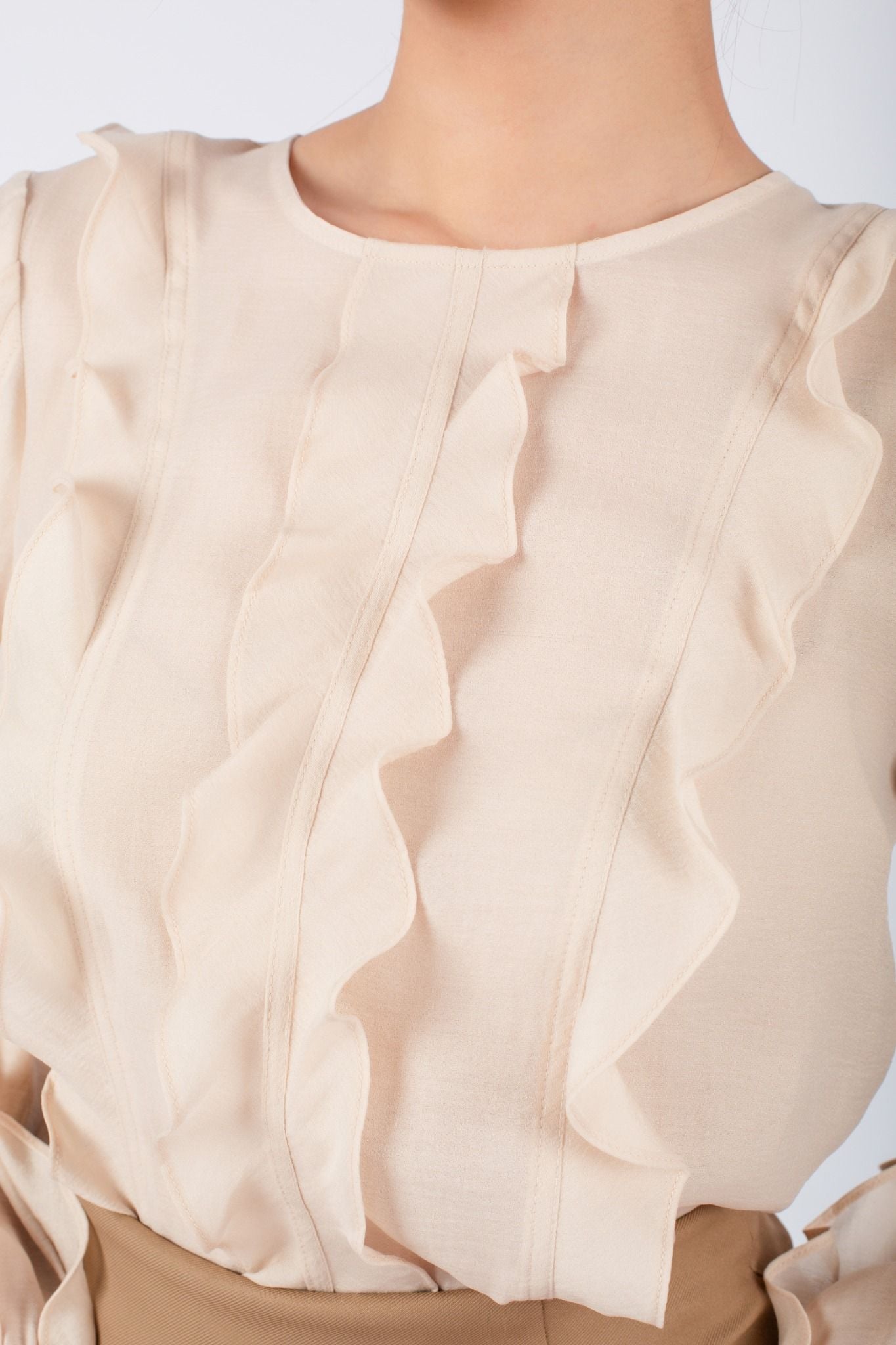 FAK31339 - Áo kiểu công sở vải tơ dáng suông có lót habutai cổ tròn thân phối bèo tạo kiểu - PANTIO