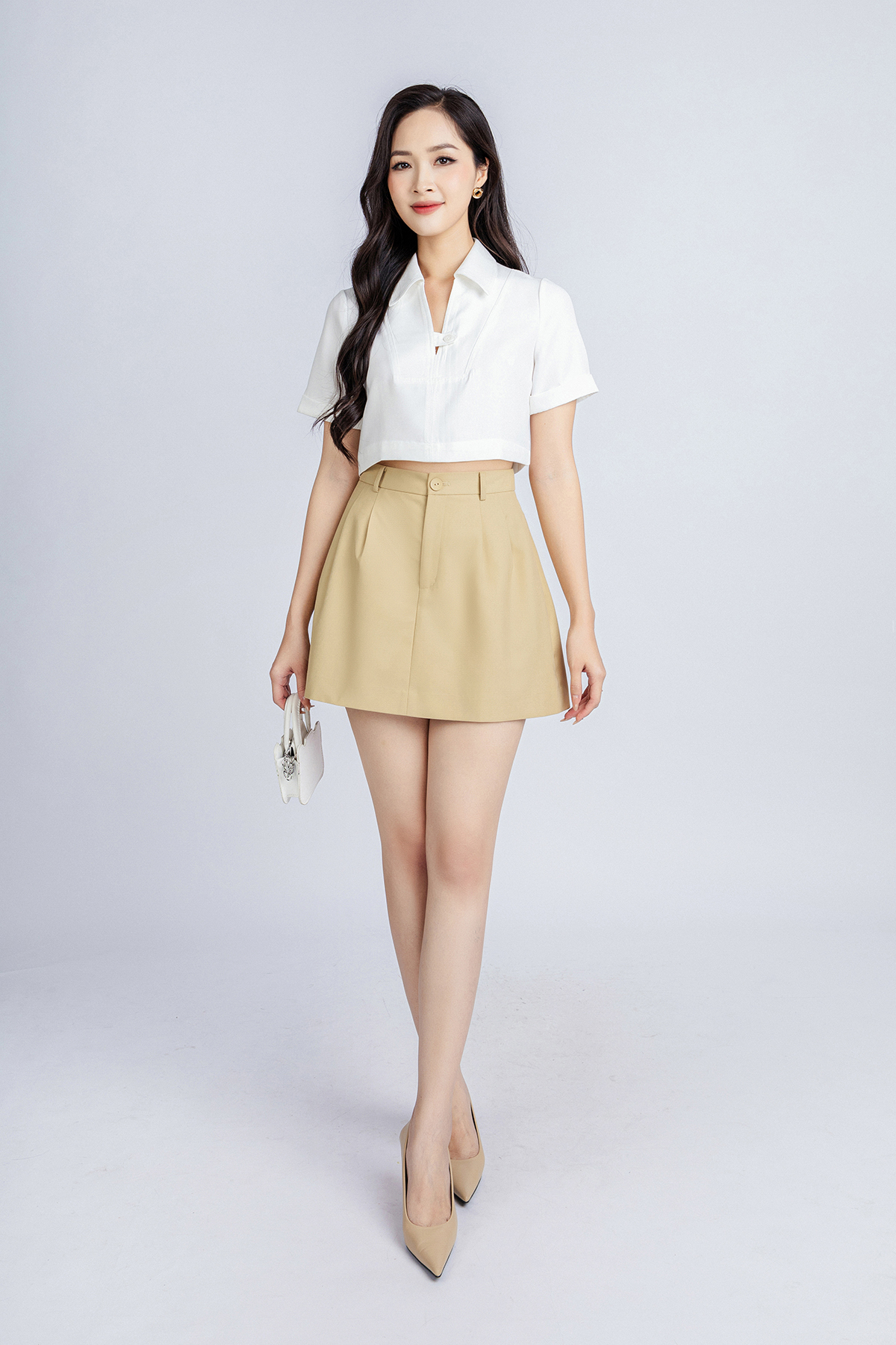 FAK31345 - Áo kiểu dạo phố vải thô dáng croptop cổ đức xẻ V phối nẹp đính cúc trang trí - PANTIO