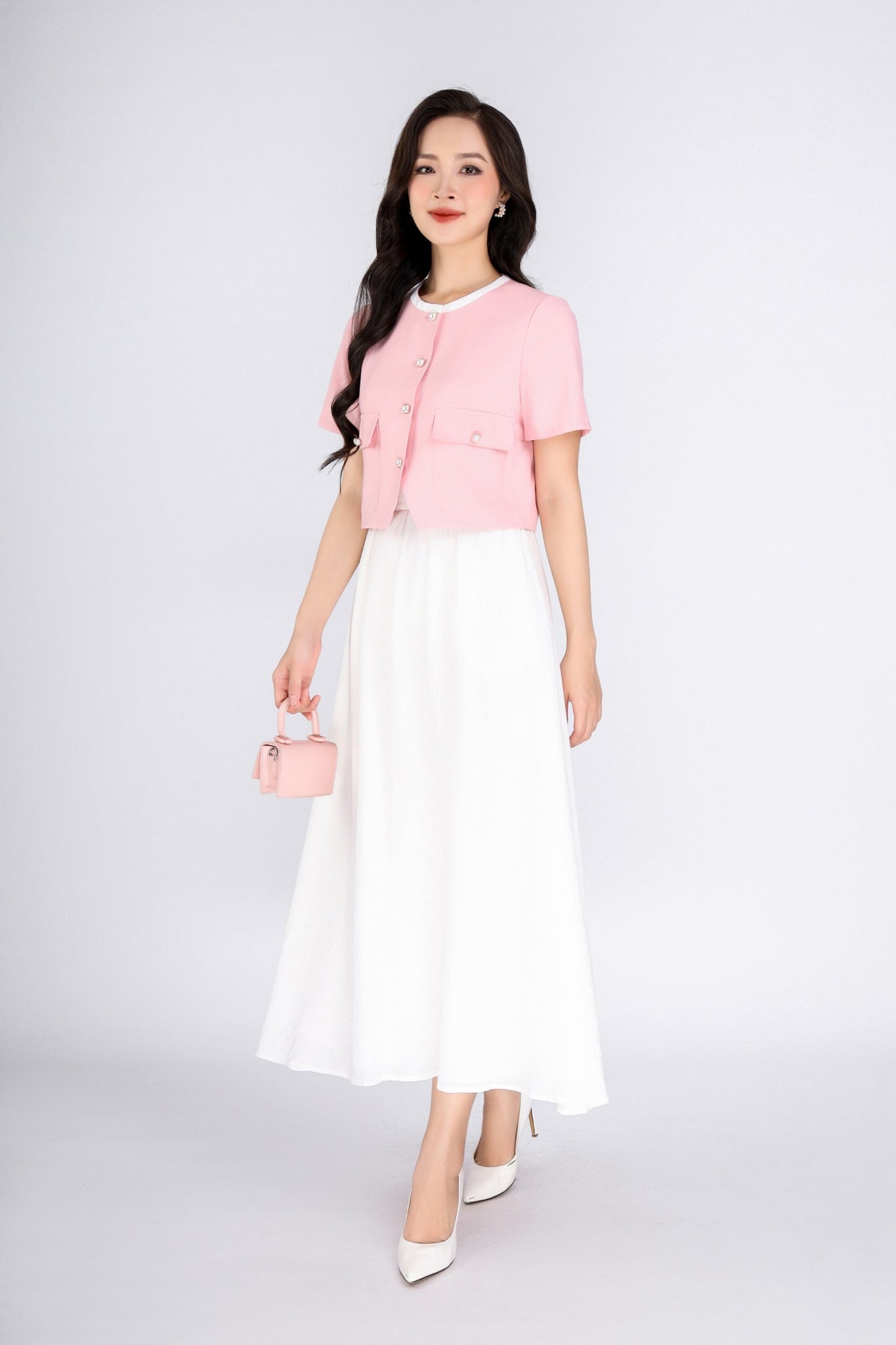 FAK31354 - Áo kiểu công sở vải thô dáng croptop cổ tròn pha vải khác màu thân phối nắp túi đính khuy trang trí - PANTIO