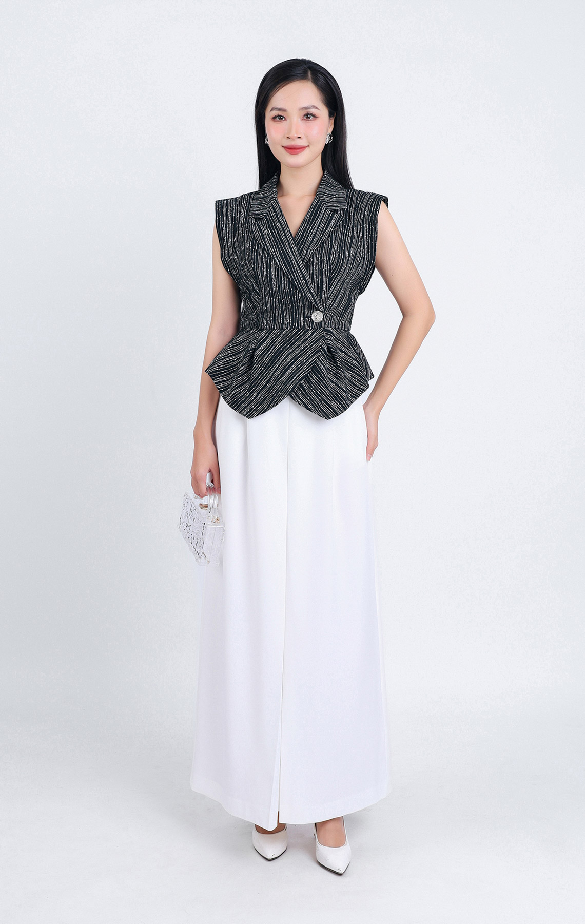 FAK31358 - Áo kiểu công sở vải thô dáng ôm cổ hai ve vai chờm eo phối khuy kim loại gấu áo nhún ly tạo kiểu - PANTIO