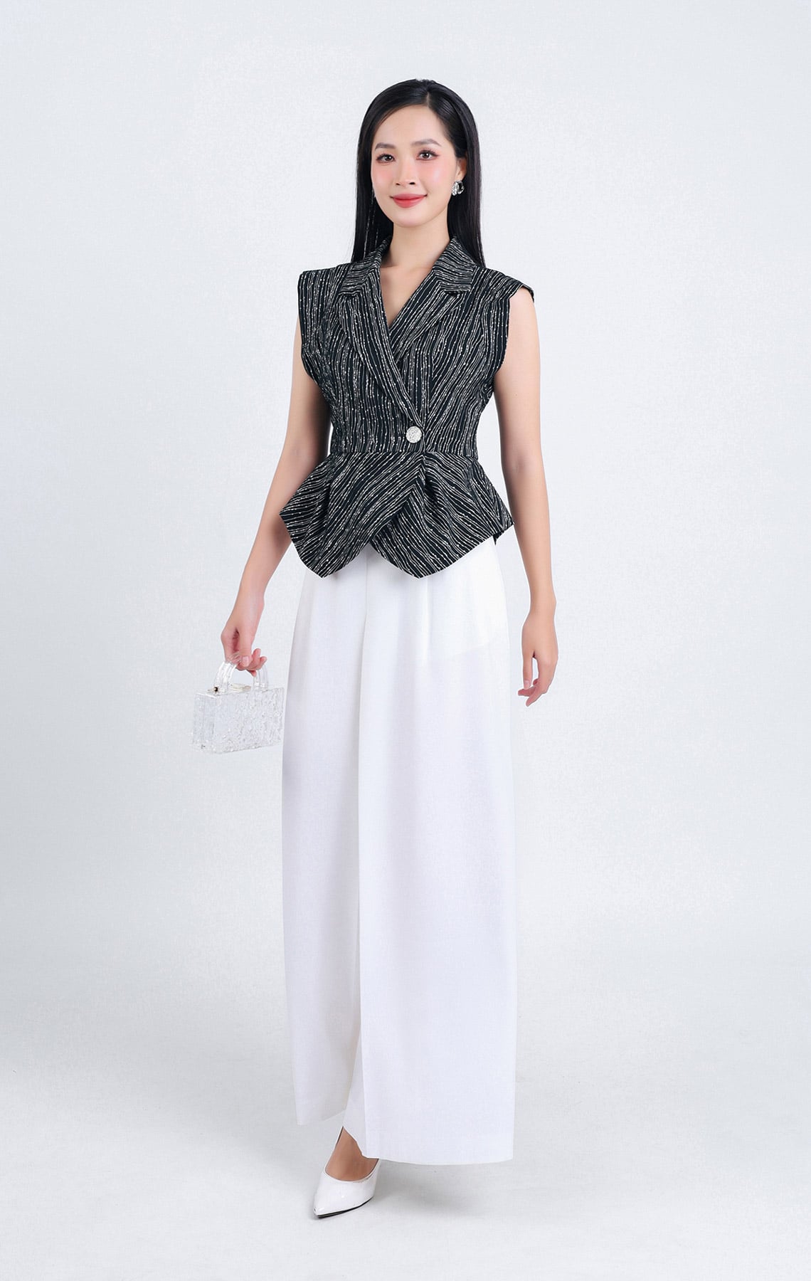 FAK31358 - Áo kiểu công sở vải thô dáng ôm cổ hai ve vai chờm eo phối khuy kim loại gấu áo nhún ly tạo kiểu - PANTIO