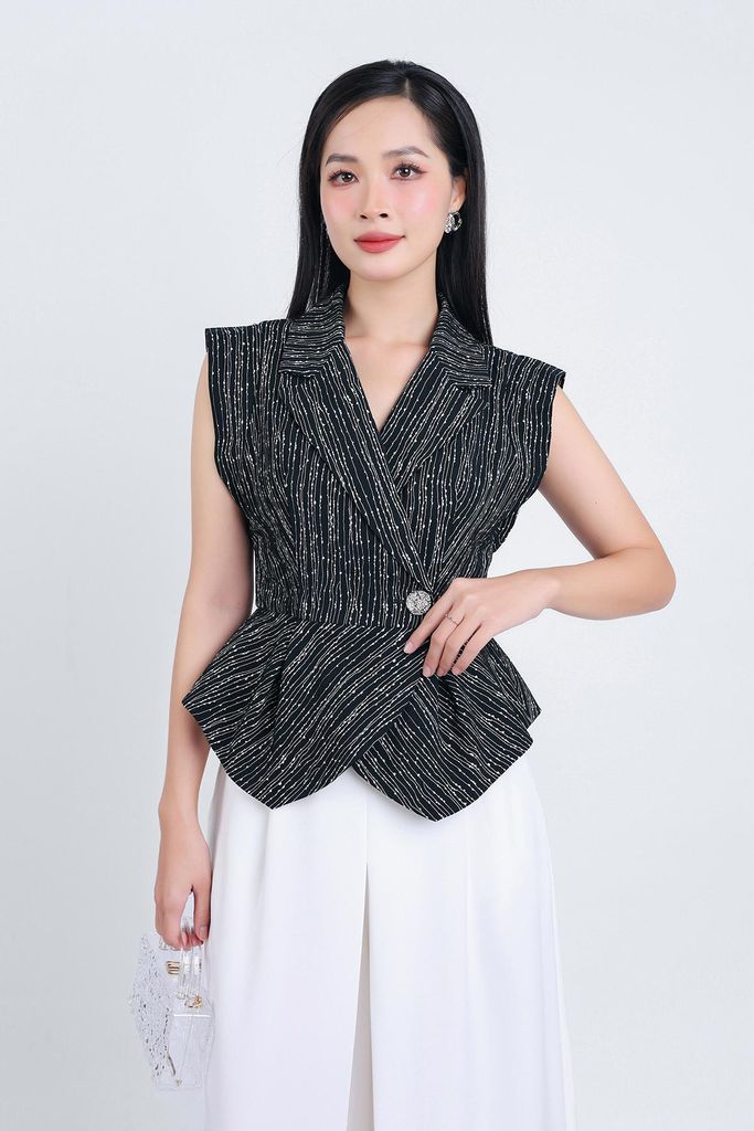 FAK31358 - Áo kiểu công sở vải thô dáng ôm cổ hai ve vai chờm eo phối khuy kim loại gấu áo nhún ly tạo kiểu - PANTIO