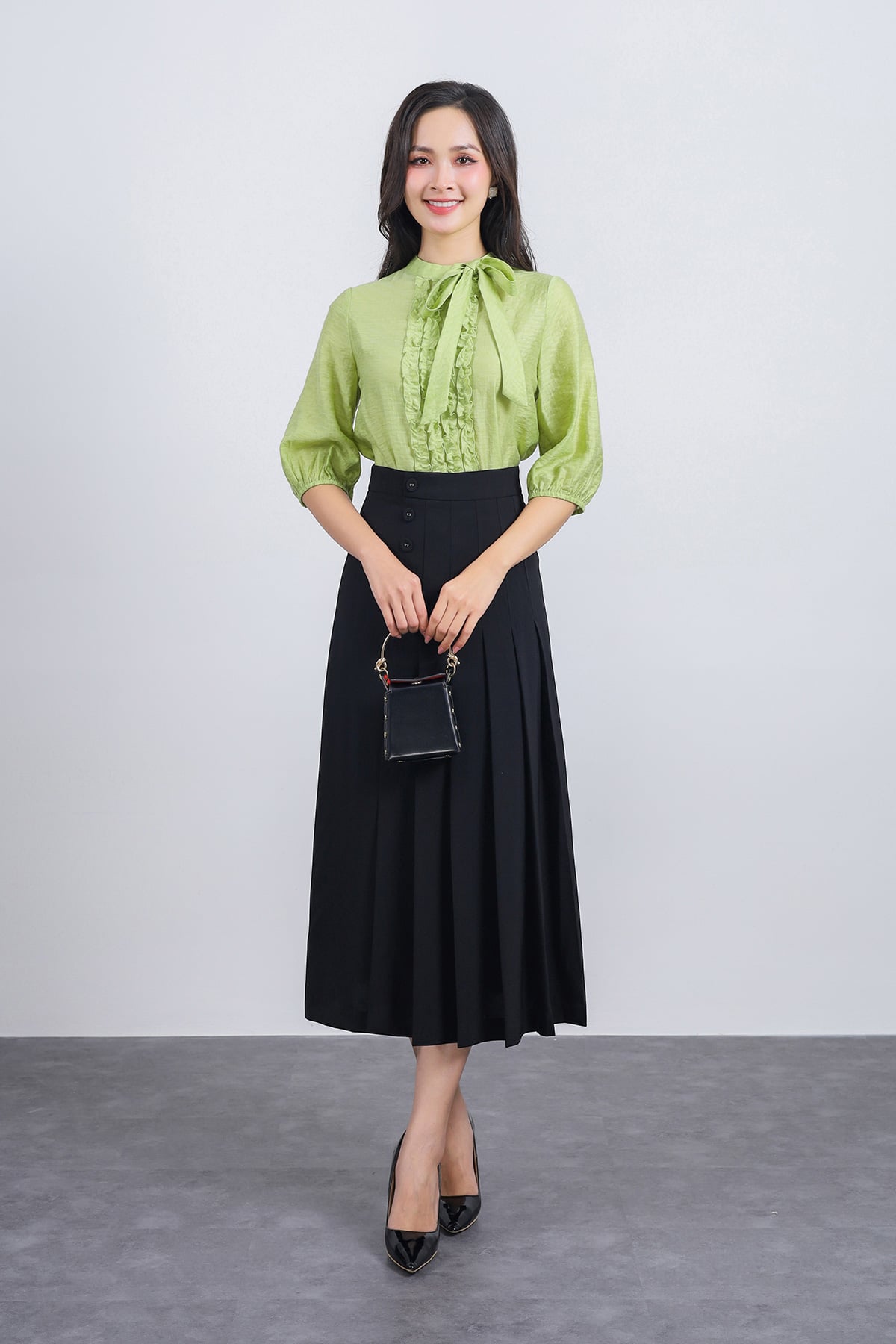 FAK31361 - Áo sơ mi kiểu công sở vải tơ dáng suông cổ tròn phối dây nơ tay lửng thân áo phối viền bèo tạo kiểu - PANTIO