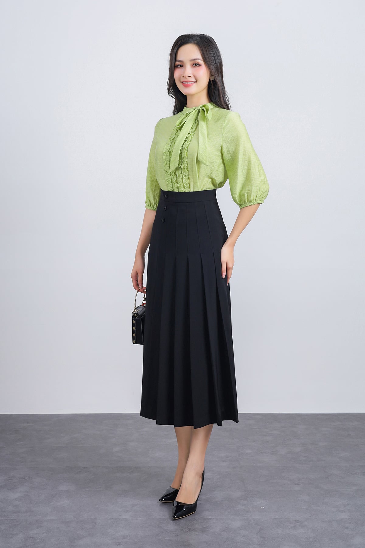 FAK31361 - Áo sơ mi kiểu công sở vải tơ dáng suông cổ tròn phối dây nơ tay lửng thân áo phối viền bèo tạo kiểu - PANTIO