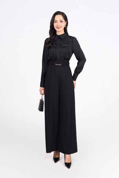 FAK31365 - Áo sơ mi kiểu công sở vải thô lụa dáng suông cổ đức ngực áo đính đá tay dài phối măng séc - PANTIO