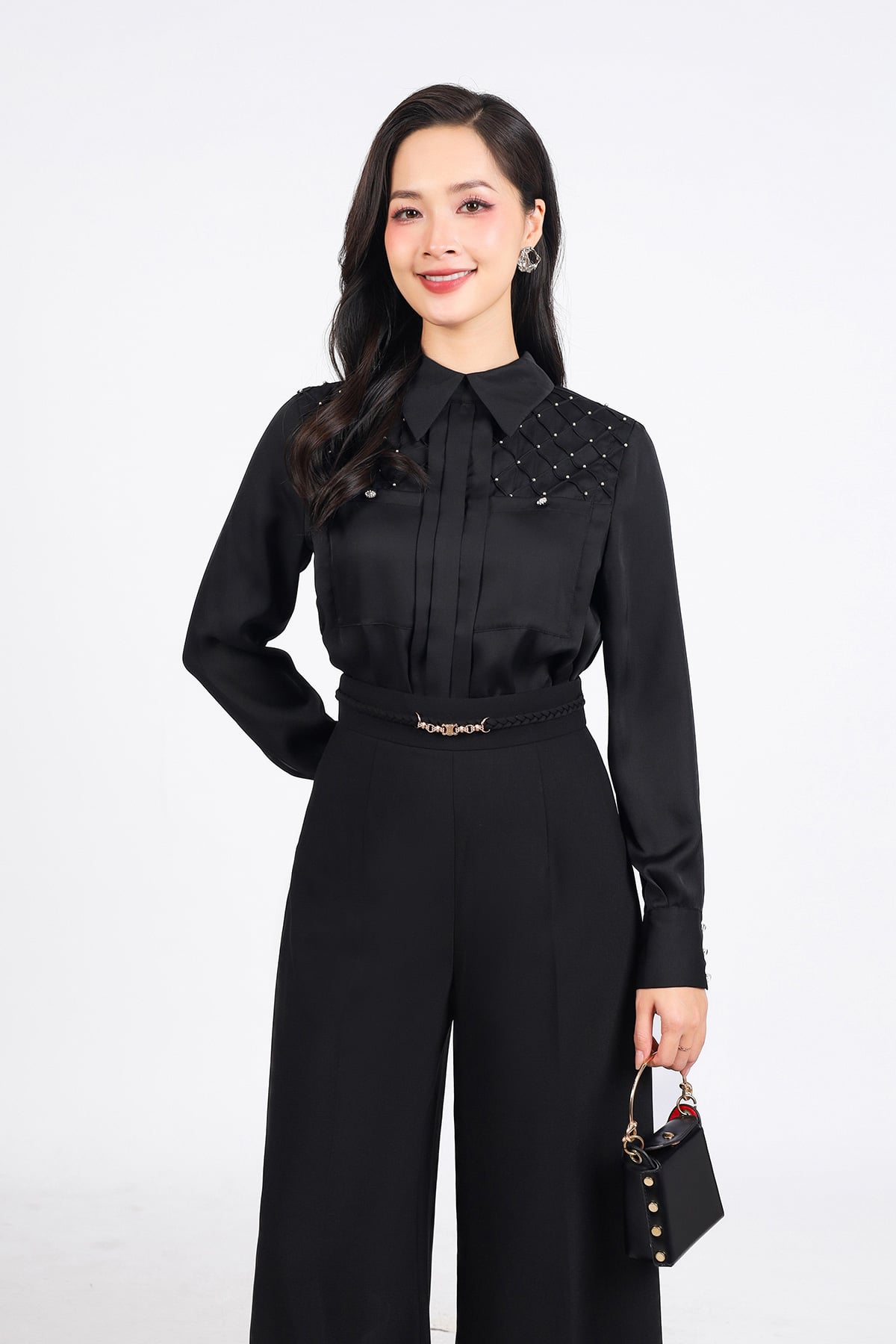 FAK31365 - Áo sơ mi kiểu công sở vải thô lụa dáng suông cổ đức ngực áo đính đá tay dài phối măng séc - PANTIO