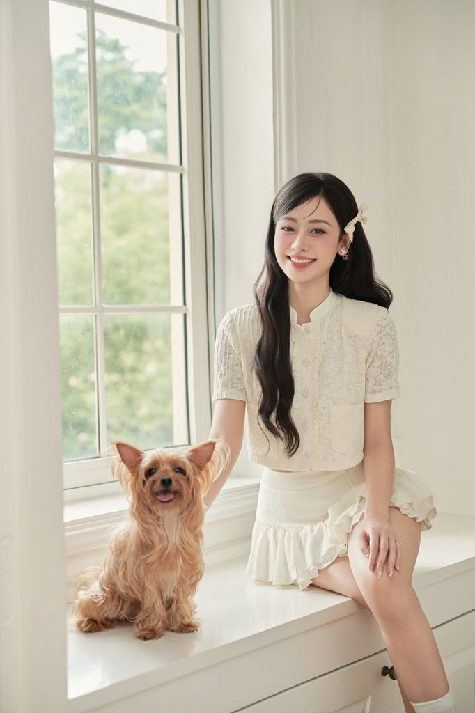 FAK31428 - Áo sơ mi kiểu vải tơ hoa dáng croptop cổ tàu tay ngắn thân áo phối khuy bọc - JAN.