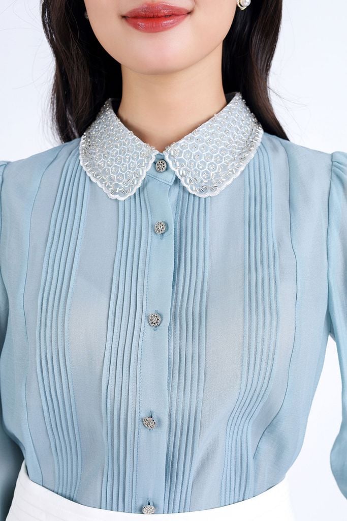 FAK51326 - Áo kiểu công sở vải tơ dáng suông cổ đức đính đá trang trí tay dài thân áo phối đường gân trang trí cài khuy thân trước - PANTIO
