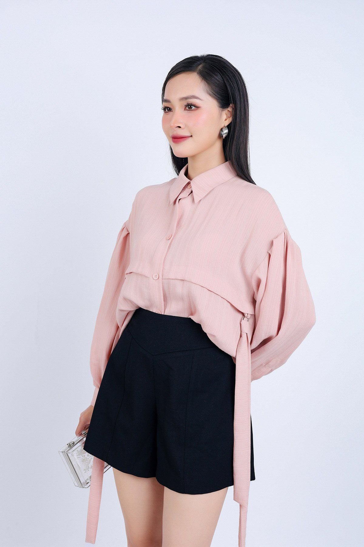 FAK51375 - Áo kiểu công sở vải thô đũi dáng suông cổ đức vạt đuôi tôm hông phối dây vải trang trí - PANTIO