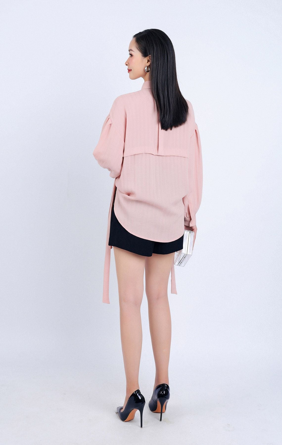 FAK51375 - Áo kiểu công sở vải thô đũi dáng suông cổ đức vạt đuôi tôm hông phối dây vải trang trí - PANTIO