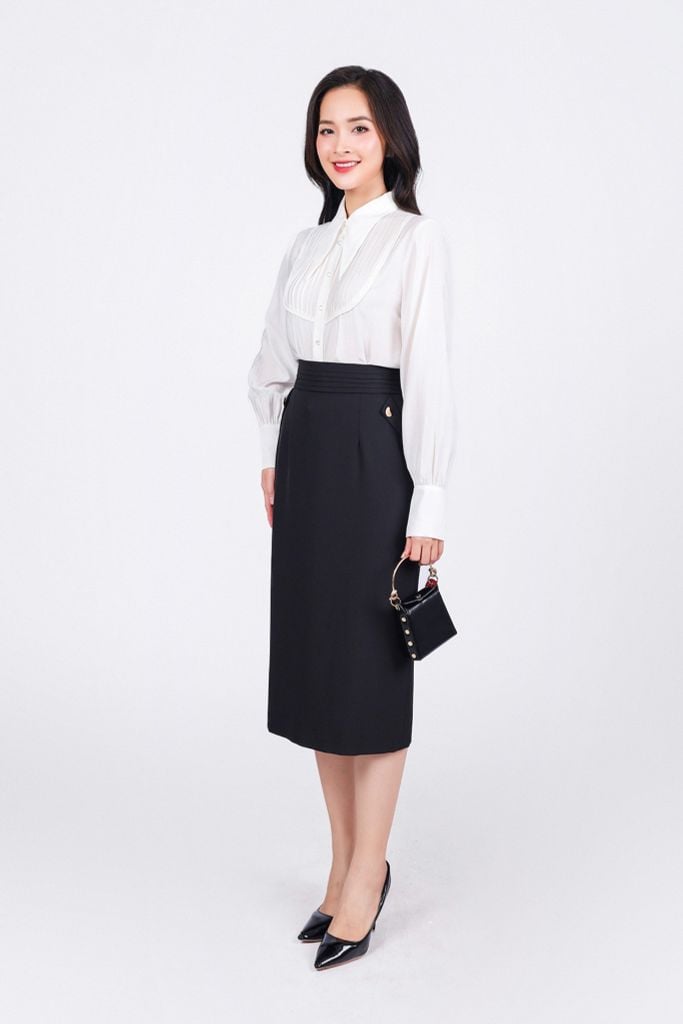 FAK51382 - Áo sơ mi kiểu công sở vải tơ dáng suông cổ đức tay dài phối măng séc ngực áo hoạ tiết xếp ly tạo kiểu - PANTIO