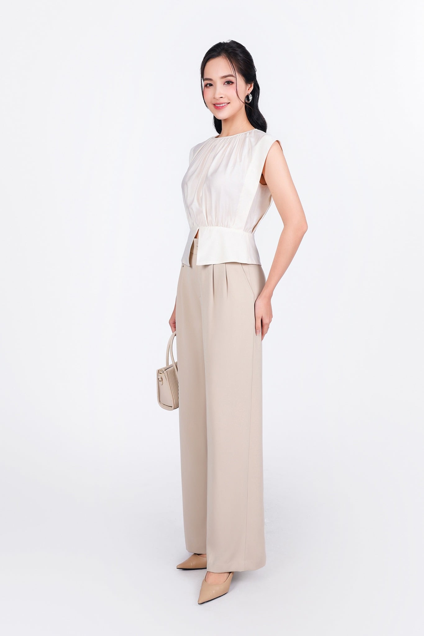 FAK51398 - Áo kiểu công sở vải tơ dáng lửng cổ tròn vai chờm gấu áo xẻ tạo kiểu - PANTIO