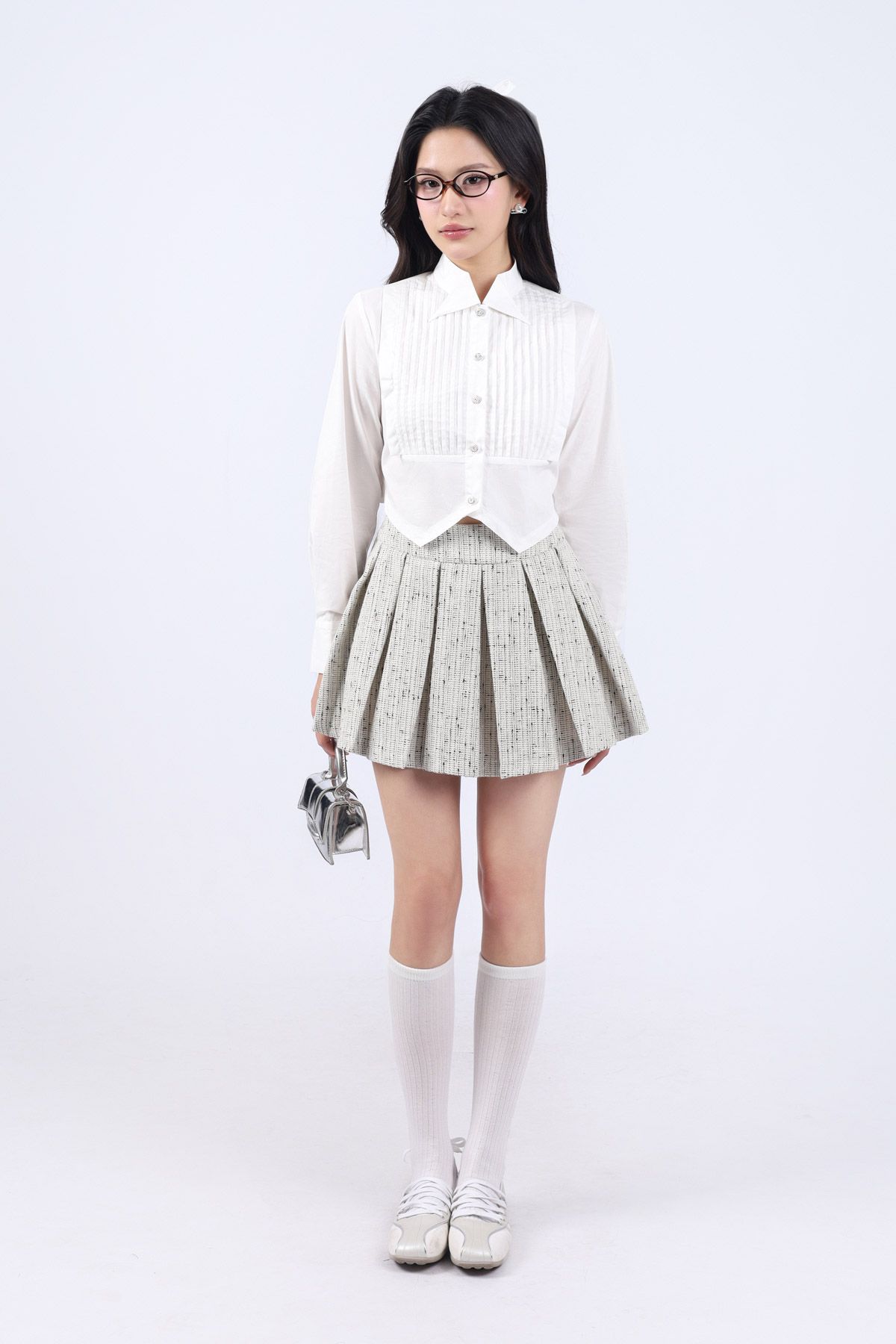 FAK51415 - Áo sơ mi kiểu dáng croptop, cổ đức đầu vạt nhọn, măng séc cài khuy, tay xếp ly súp, gấu nhọn thân trước, bấu ly thân trước tạo kiểu - JAN.