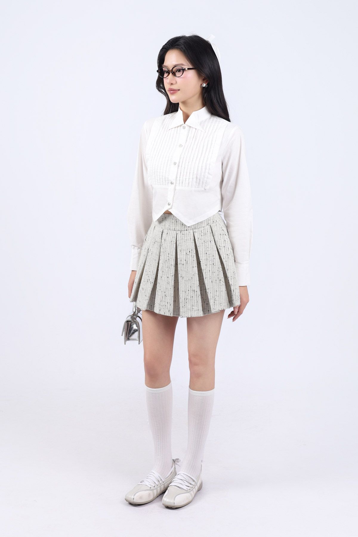 FAK51415 - Áo sơ mi kiểu dáng croptop, cổ đức đầu vạt nhọn, măng séc cài khuy, tay xếp ly súp, gấu nhọn thân trước, bấu ly thân trước tạo kiểu - JAN.