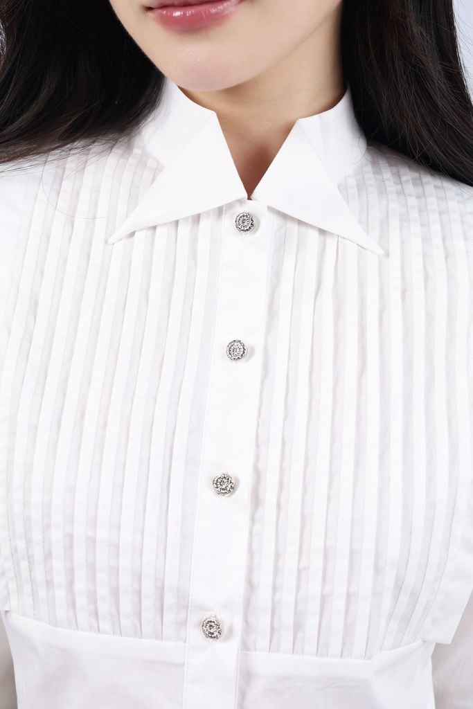 FAK51415 - Áo sơ mi kiểu dáng croptop, cổ đức đầu vạt nhọn, măng séc cài khuy, tay xếp ly súp, gấu nhọn thân trước, bấu ly thân trước tạo kiểu - JAN.