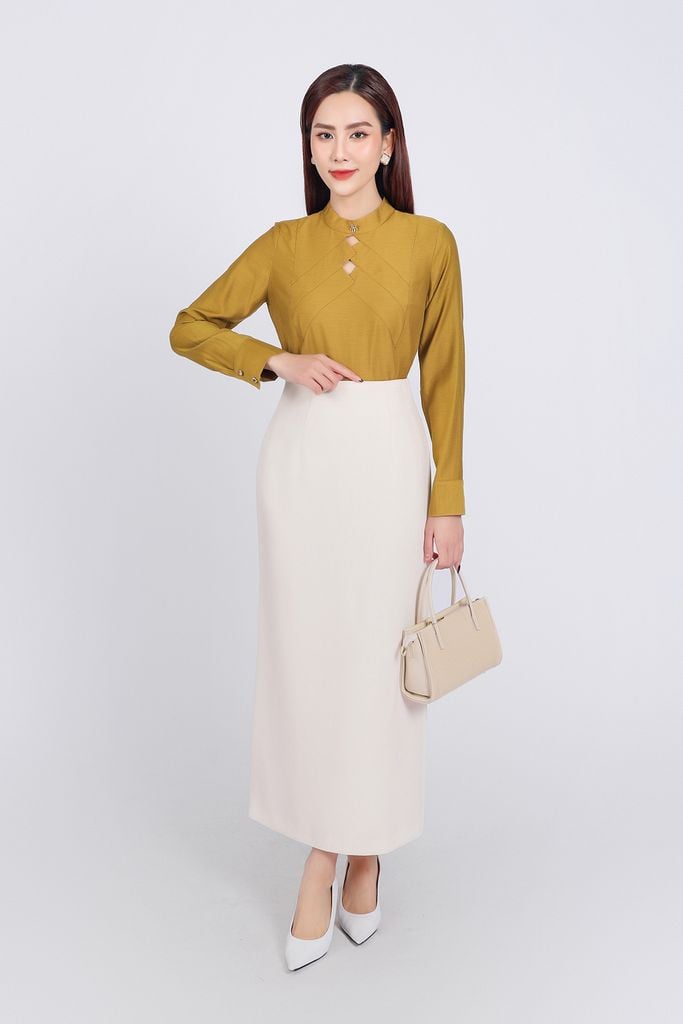 FAK71377 - Áo sơ mi kiểu công sở vải tơ dáng suông cổ tròn đính đá kim loại thân áo hoạ tiết cut thời trang - PANTIO