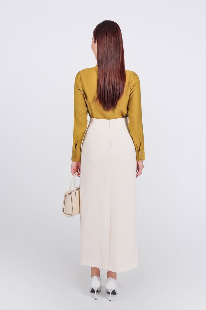 FAK71377 - Áo sơ mi kiểu công sở vải tơ dáng suông cổ tròn đính đá kim loại thân áo hoạ tiết cut thời trang - PANTIO