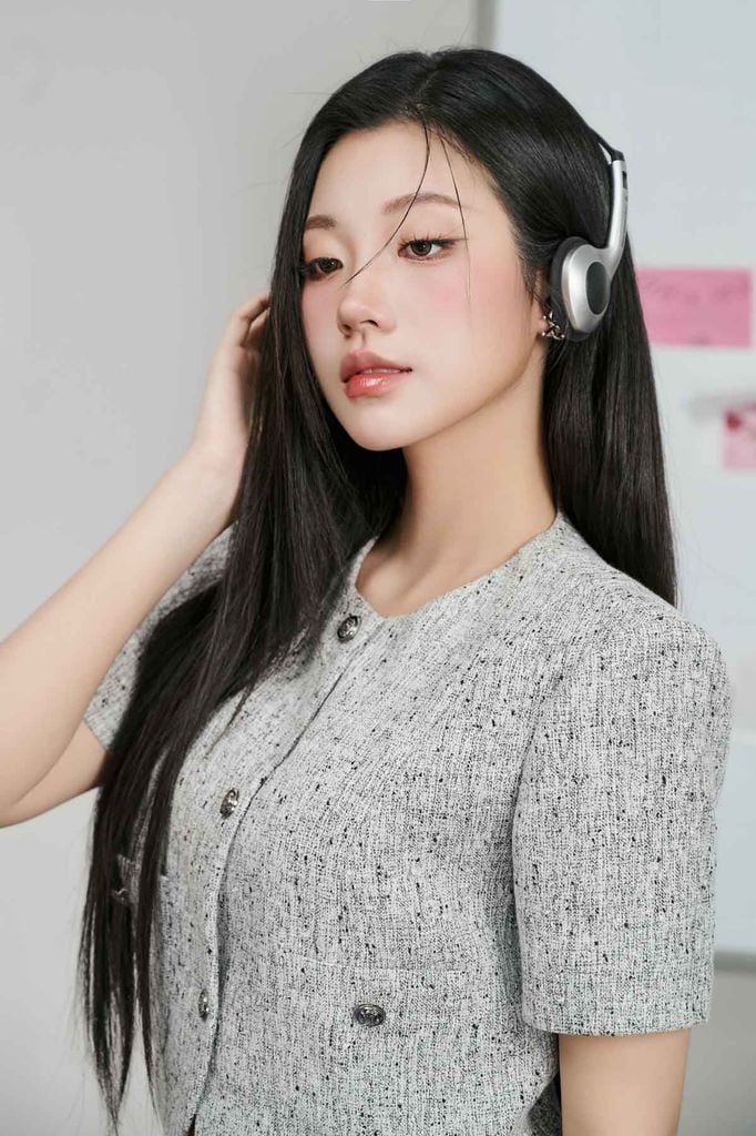 FAK91408 - Áo kiểu vải dạ dáng lửng cổ tròn có túi áo thân áo phối khuy kim loại - JAN.