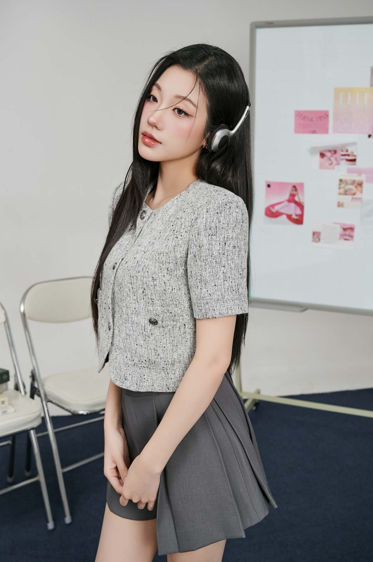 FAK91408 - Áo kiểu vải dạ dáng lửng cổ tròn có túi áo thân áo phối khuy kim loại - JAN.