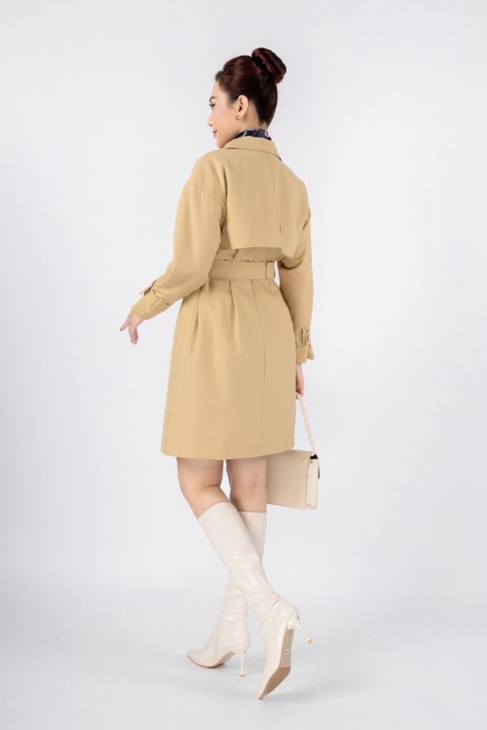 FAM9520 - Áo khoác công sở vải tuytsi dáng suông có lót vải lụa gió cổ hai ve phối hai lớp thân ngực tạo kiểu kèm đai thắt lưng - PANTIO