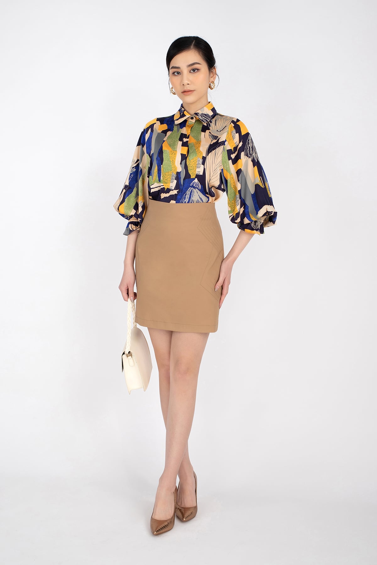 FAS13159 - Áo sơ mi công sở chất liệu vải lụa in họa tiết dáng suông tay bồng bo chun - PANTIO