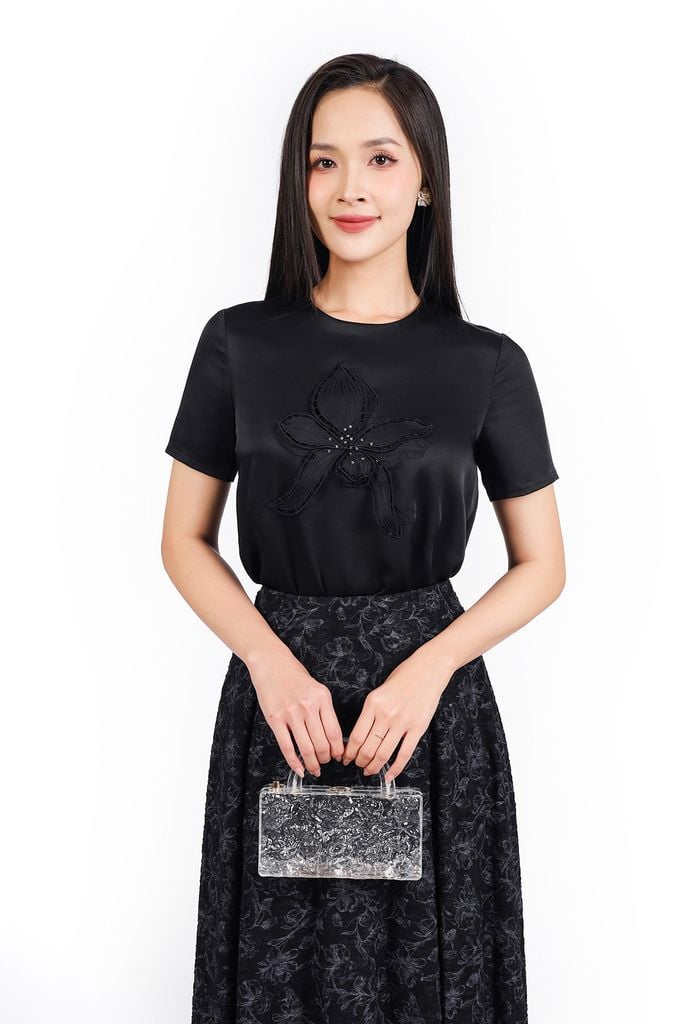 FAS13928 - Áo sơ mi công sở vải tơ cổ tròn tay cộc ngực áo đính hoa 3D thời trang lưng phối khuy - PANTIO