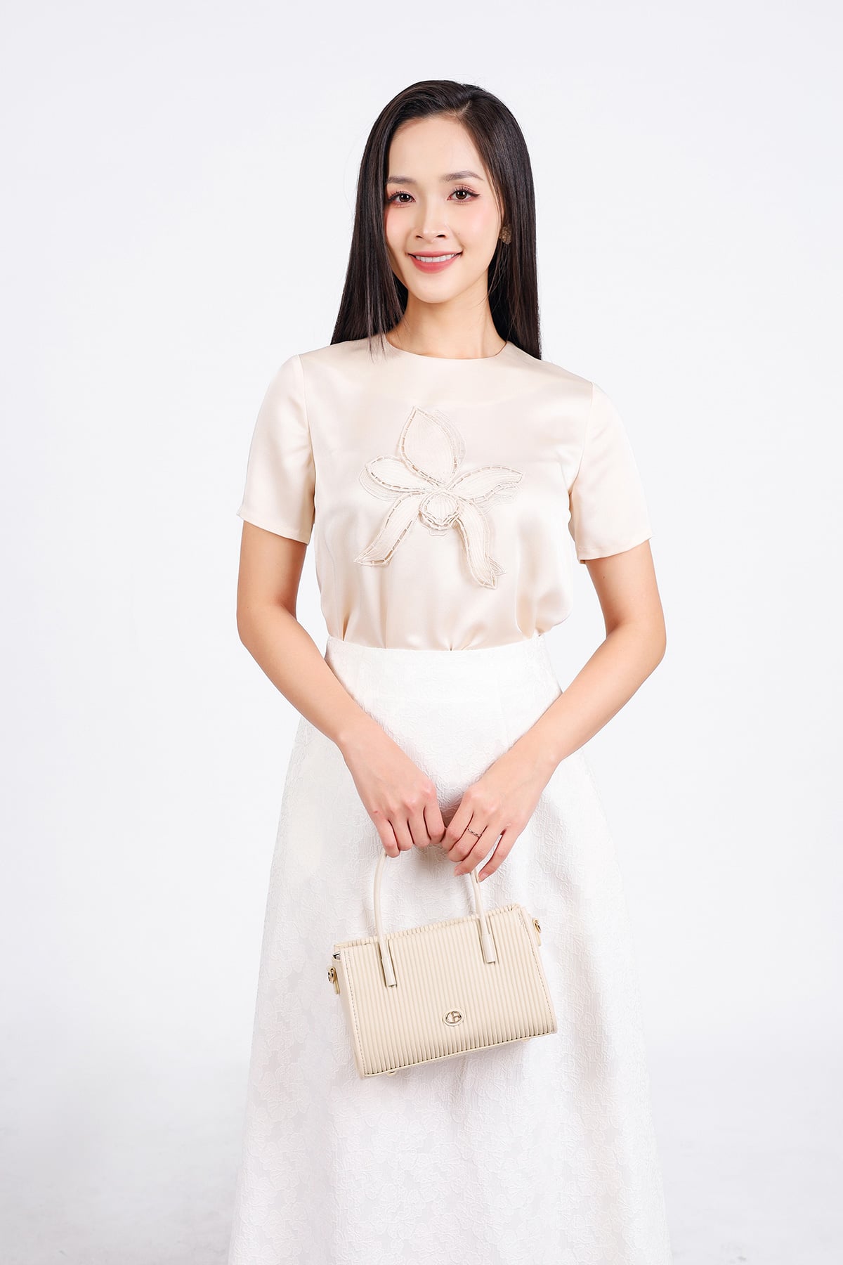 FAS13928 - Áo sơ mi công sở vải tơ cổ tròn tay cộc ngực áo đính hoa 3D thời trang lưng phối khuy - PANTIO