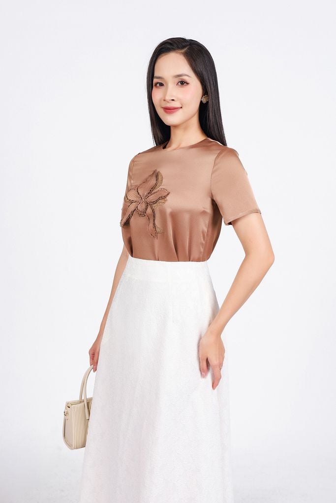 FAS13928 - Áo sơ mi công sở vải tơ cổ tròn tay cộc ngực áo đính hoa 3D thời trang lưng phối khuy - PANTIO
