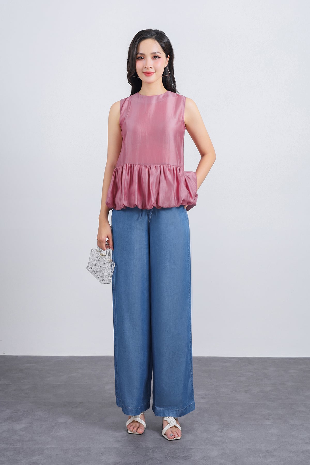 FAS13942 - Áo sơ mi công sở vải tơ dáng suông cổ tròn không tay gấu áo xếp nhún tạo kiểu - PANTIO