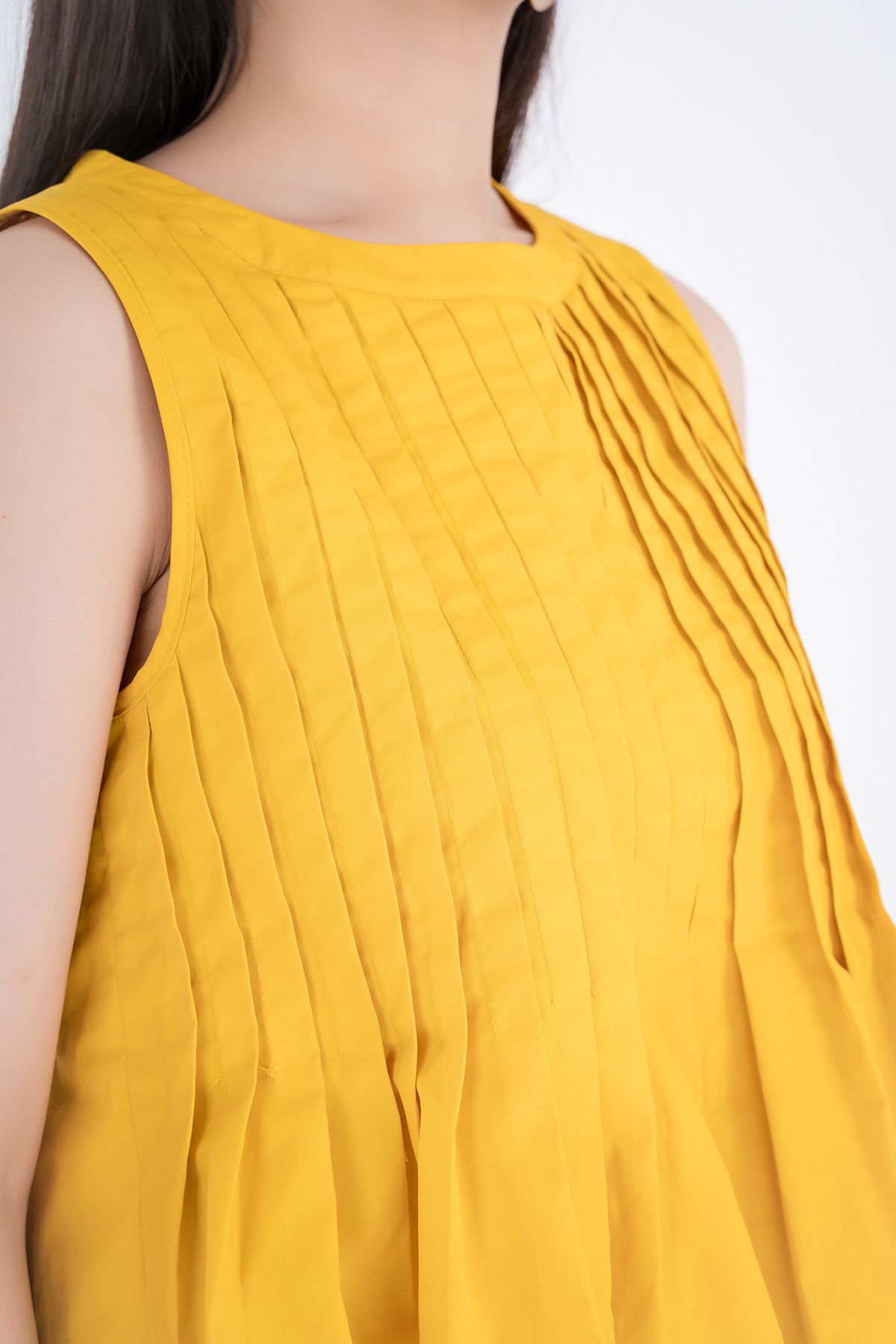 Áo sơ mi chất liệu thô kate cổ tròn sát nách FAS33023 - PANTIO