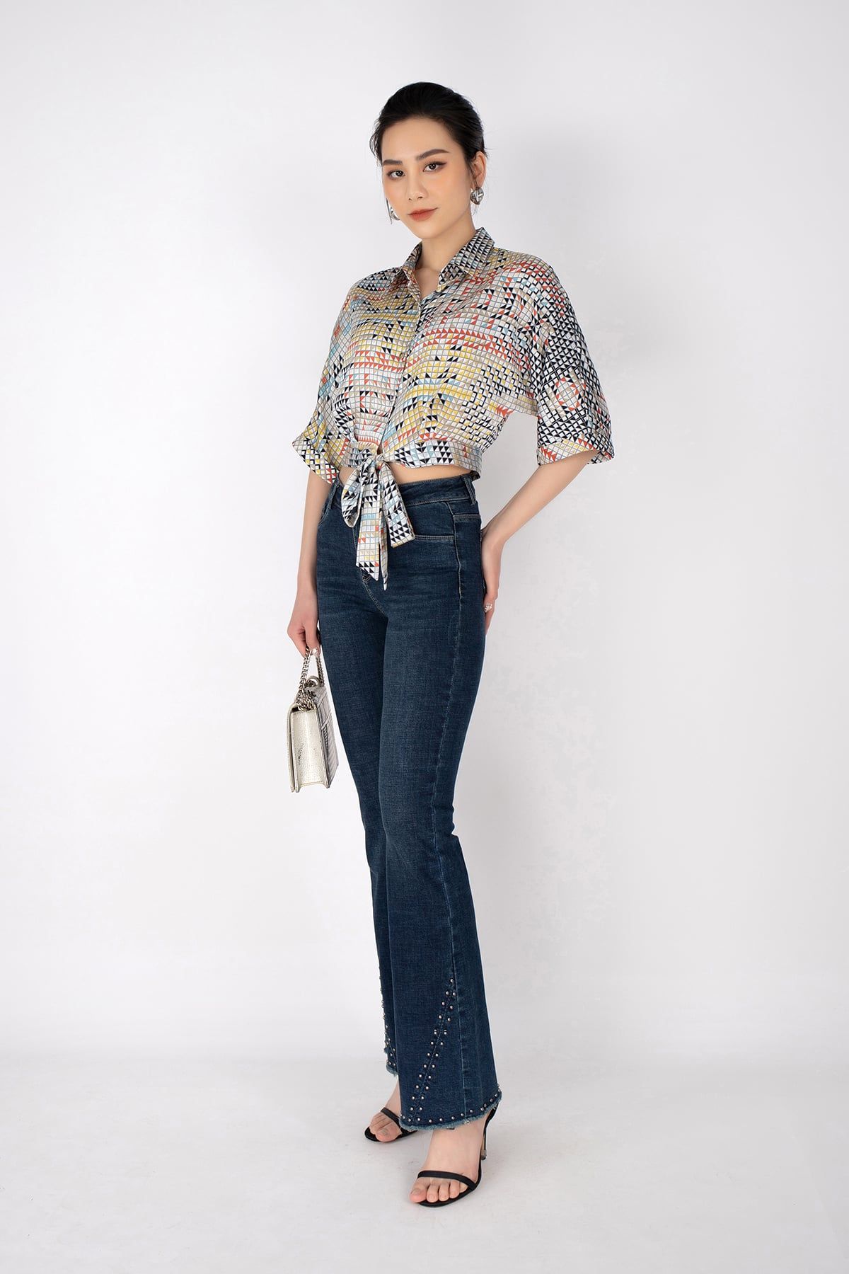 FAS33213 - Áo sơ mi dạo phố chất liệu lụa dáng croptop nẹp gấu buộc nơ - PANTIO