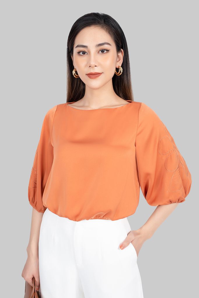 FAS33236 - Áo sơ mi công sở vải lụa dáng croptop cổ thuyền tay bồng phối thêu - PANTIO