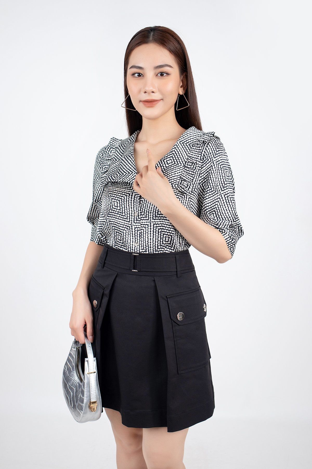 FAS33300 - Áo kiểu công sở vải lụa dáng suông cổ bèo cách điệu tay lỡ - PANTIO