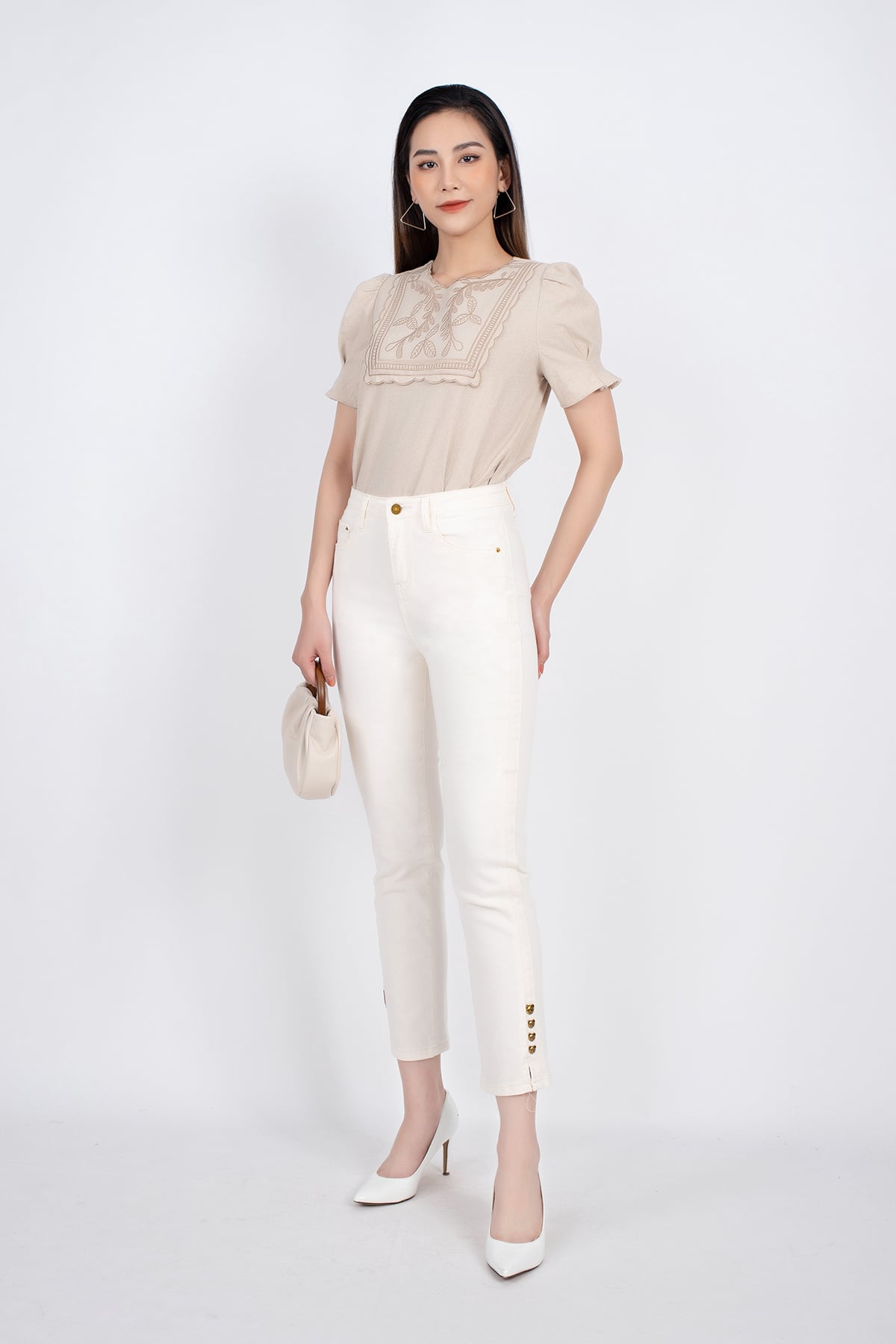 FAS33326 - Áo sơ mi công sở vải linen dáng suông tay bồng thân cổ thêu trang trí - PANTIO