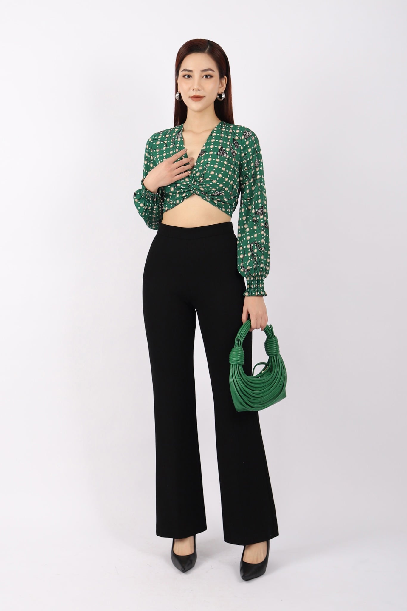 FAS33603 - Áo kiểu dạo phố vải lụa phi cát dáng croptop cổ V xoắn ngực tạo kiểu cửa tay bo chun - PANTIO