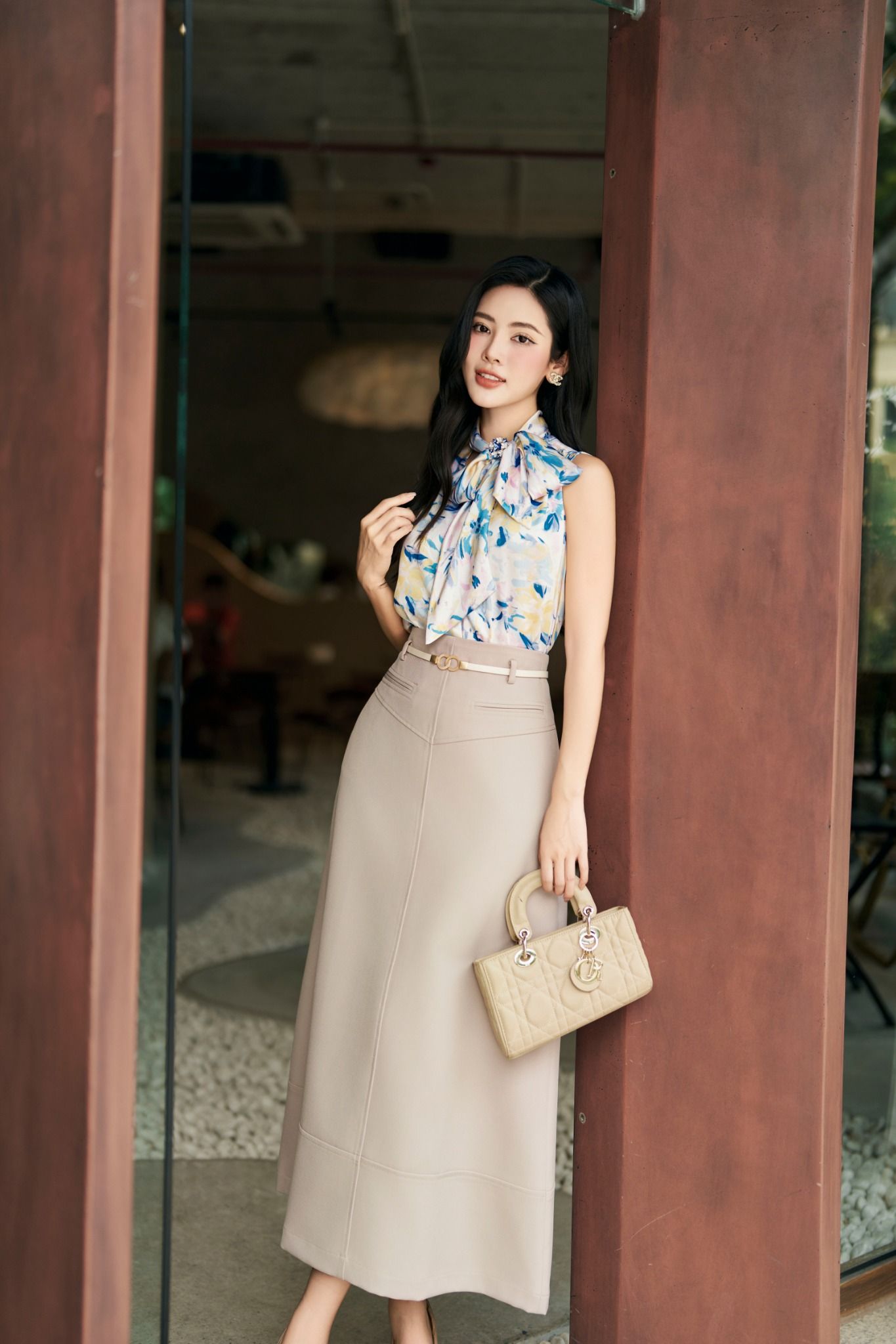 FAS33654 - Áo kiểu công sở vải lụa satin dáng suông cổ kiểu phối dây tạo nơ vai nhún trang trí - PANTIO