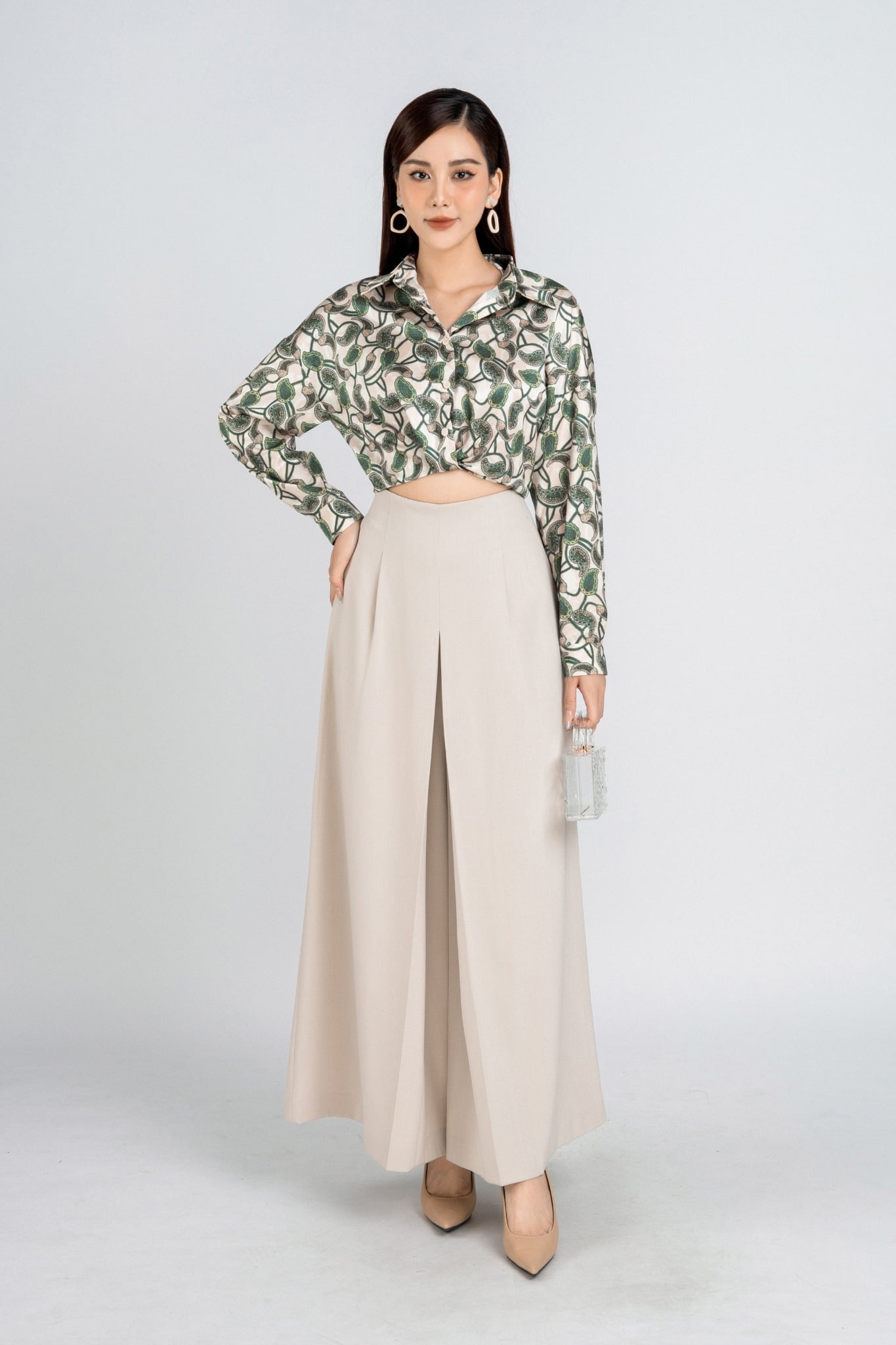 FAS33658 - Áo kiểu dạo phố vải lụa cổ đức dáng croptop gấu áo bo chun - PANTIO