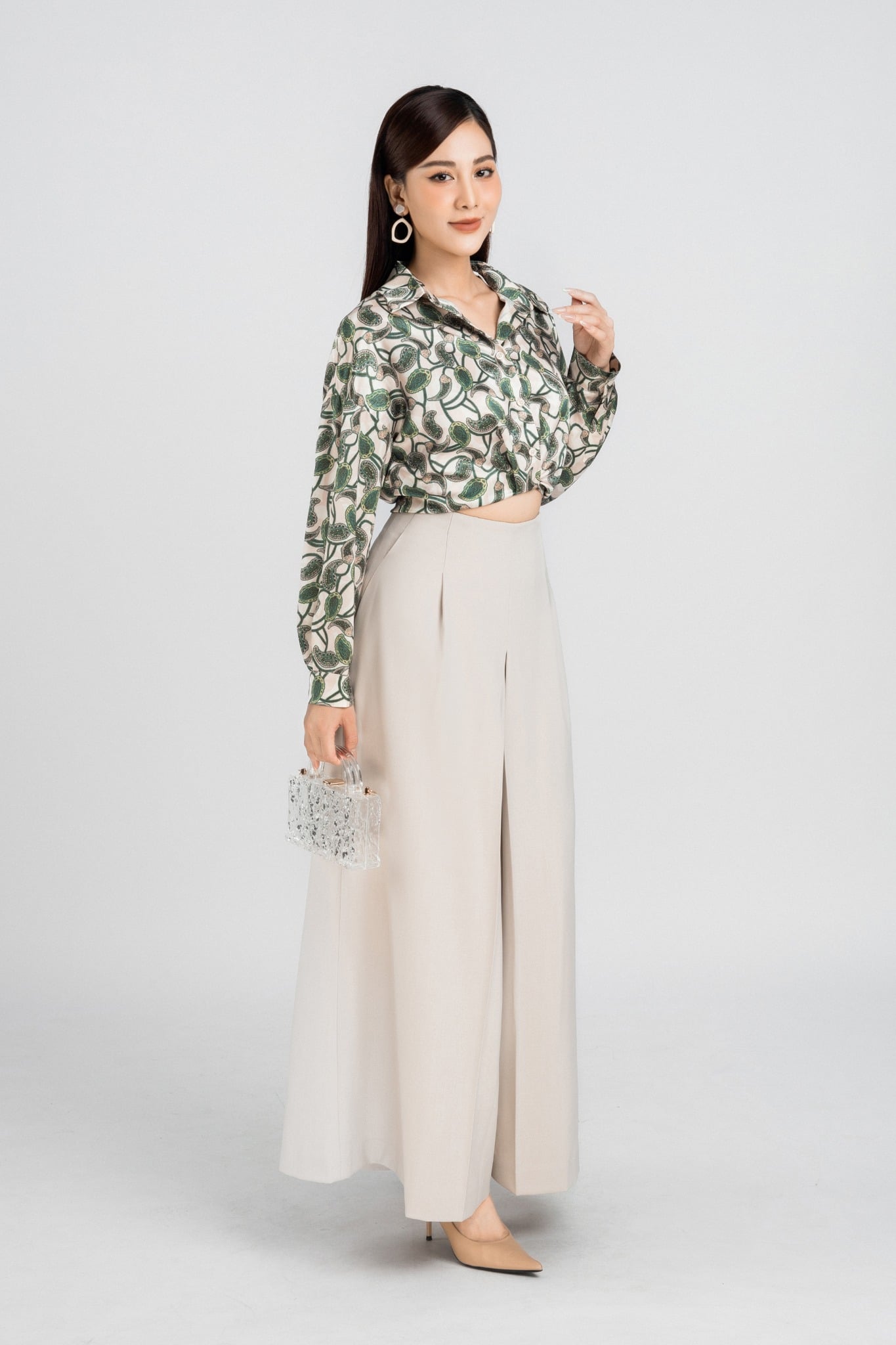 FAS33658 - Áo kiểu dạo phố vải lụa cổ đức dáng croptop gấu áo bo chun - PANTIO