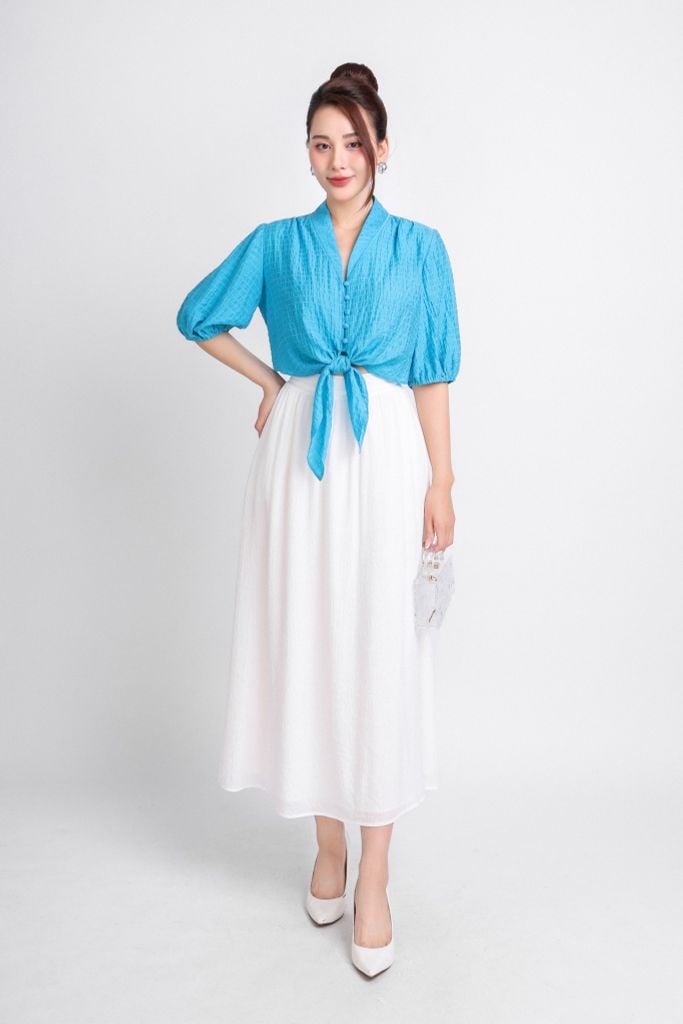 FAS33675 - Áo kiểu dạo phố vải thô dáng croptop cổ V phối cúc bọc buộc nơ eo tạo kiểu gấu tay bo chun - PANTIO